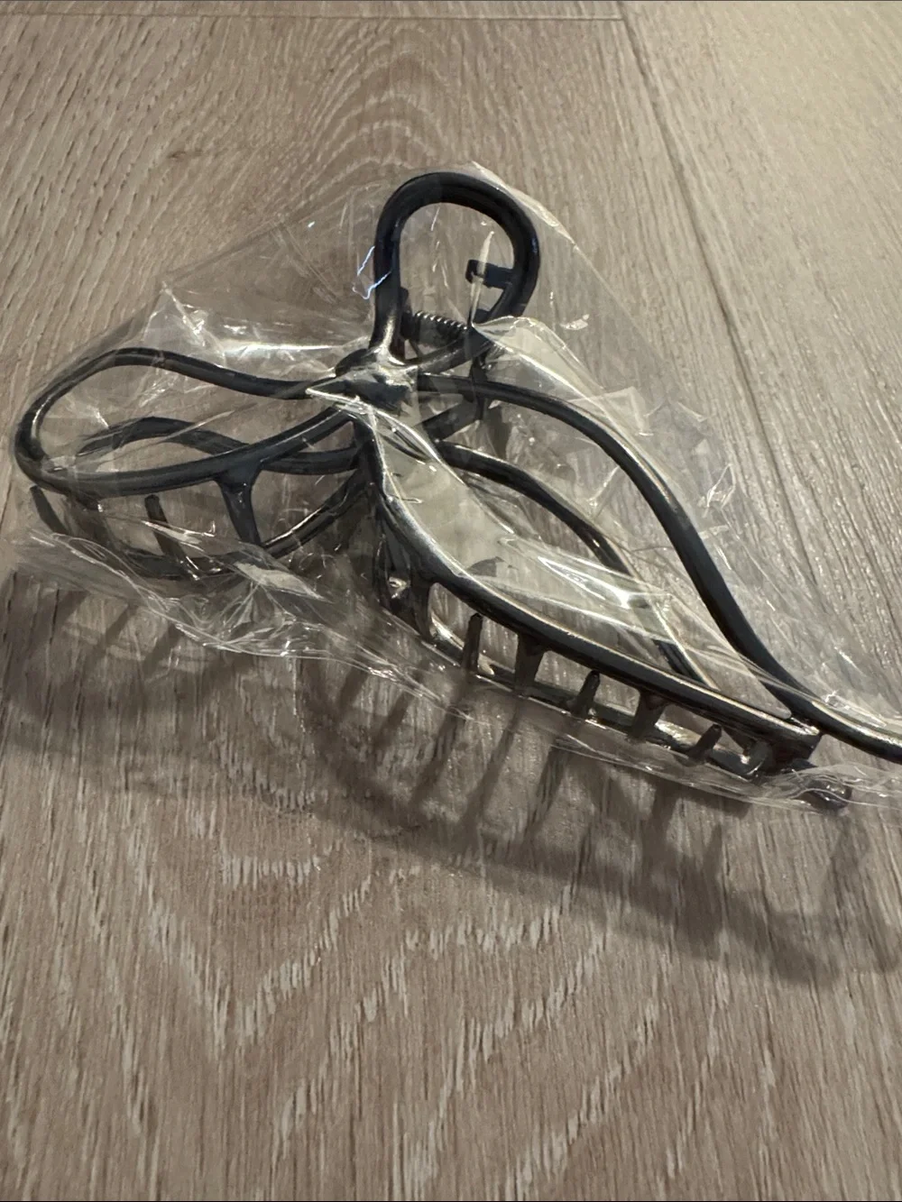 Black Metallic Bow Hair Claw Clip NEW 🏷️